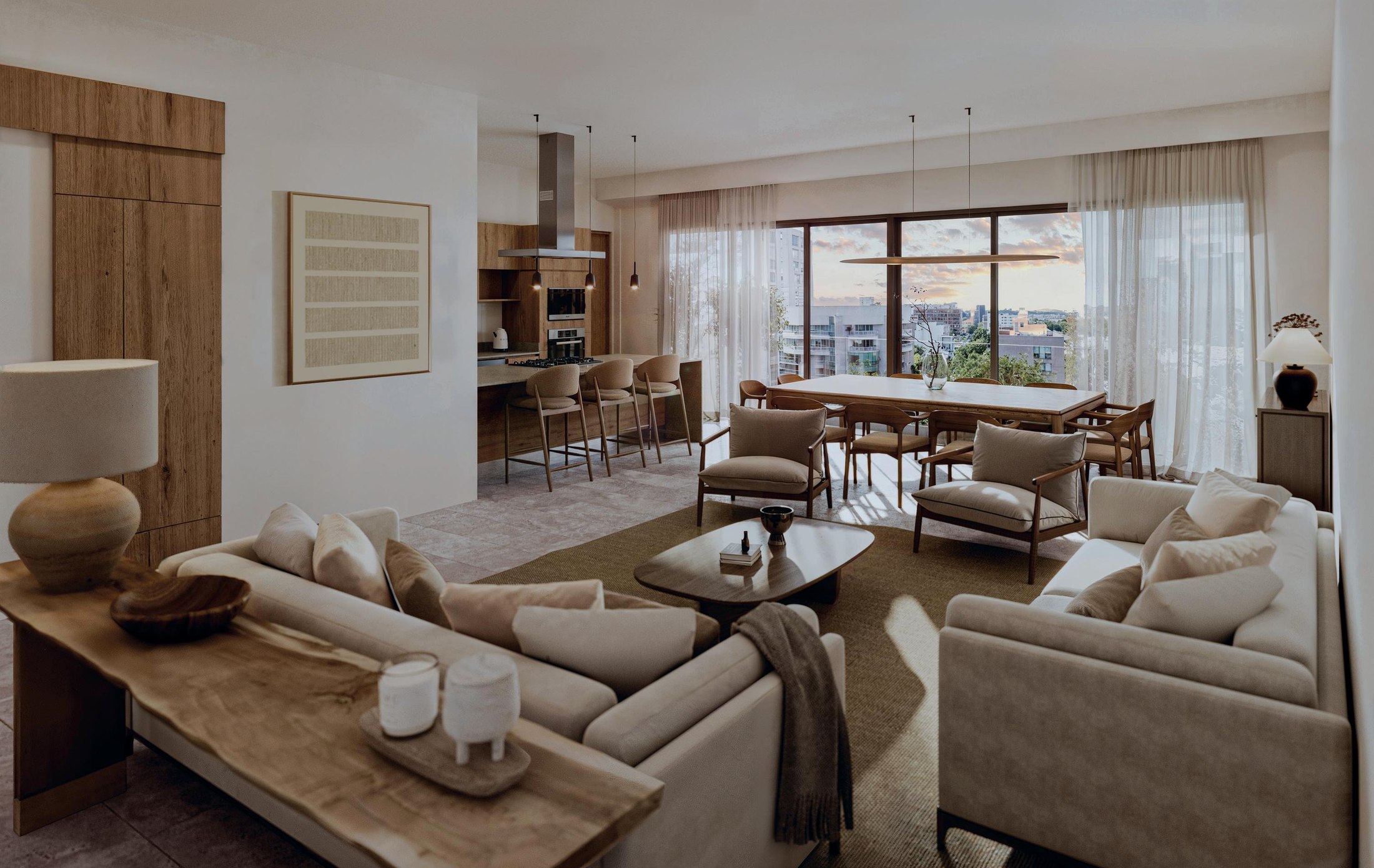 Sala y comedor de una residencia Montevideo con vista urbana